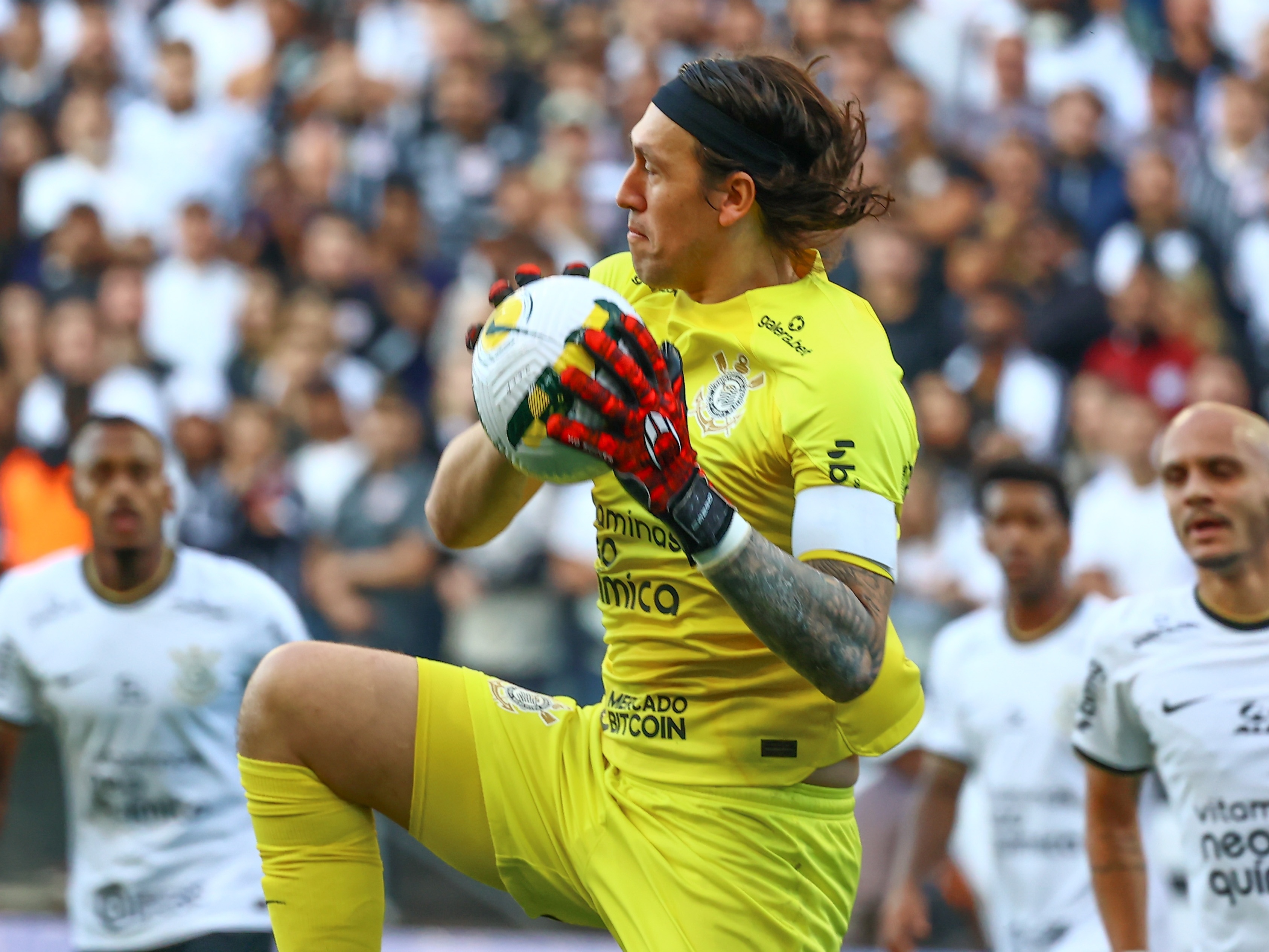 Cássio cobra falta de atenção de jogadores do Corinthians e cita