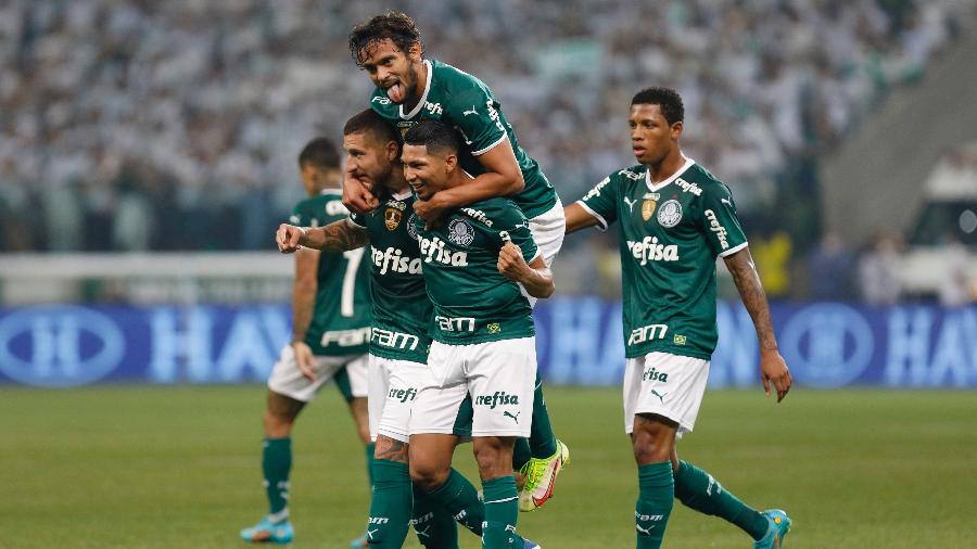 Jogadores do Palmeiras comemoram gol contra o Atlético-GO no Brasileirão - Ricardo Moreira/Getty Images