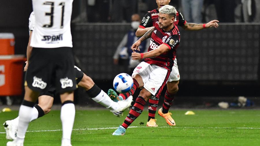 Libertadores 2022: Talleres 1 x 1 Flamengo, gol de Arrascaeta - Rádio Globo