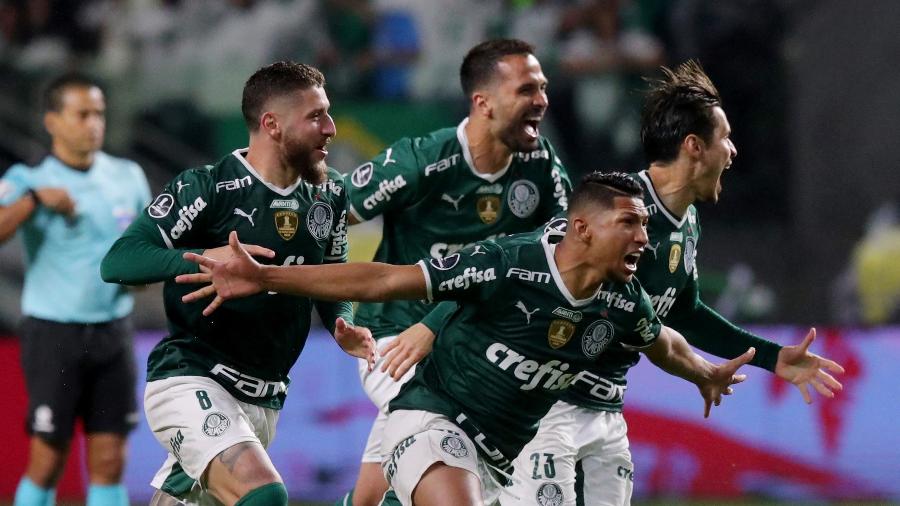 Jogadores do Palmeiras comemoram classificação à semifinal da Libertadores 2022 sobre o Atlético-MG  - Amanda Perobelli/Reuters