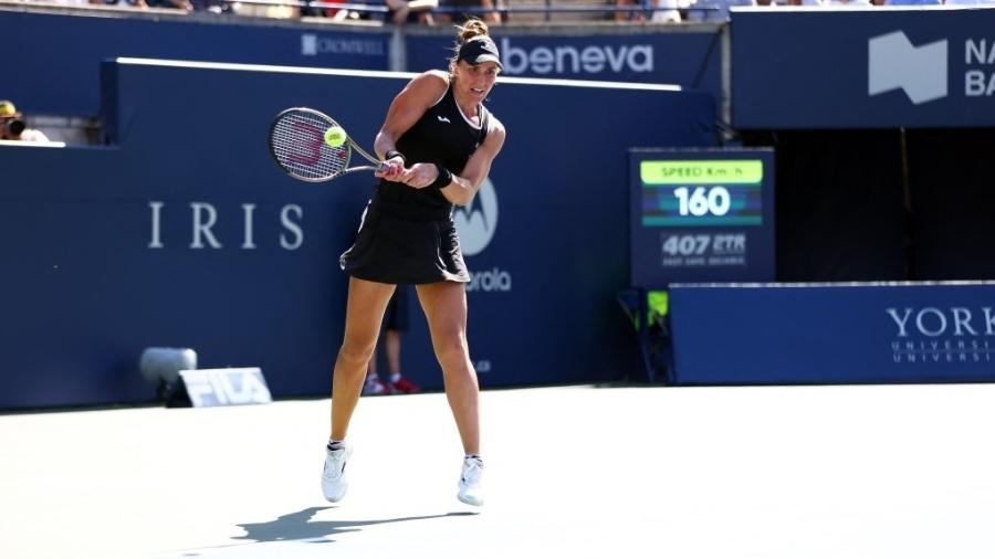 Bia Haddad Maia em jogo contra Simona Halep pelo WTA de Toronto - VAUGHN RIDLEY / GETTY IMAGES NORTH AMERICA / GETTY IMAGES VIA AFP
