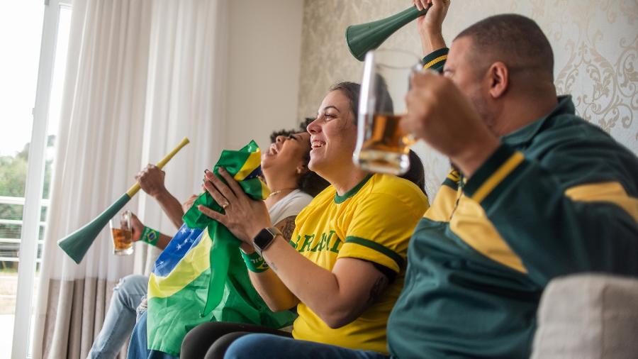 RECEBENDO AMIGOS NA COPA DO MUNDO - JOGO DO BRASIL 