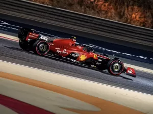 Sainz lidera o último treino antes da classificação para o GP do Bahrein