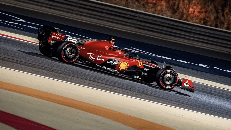 Carlos Sainz, da Ferrari, durante os treinos livres do GP do Bahrein