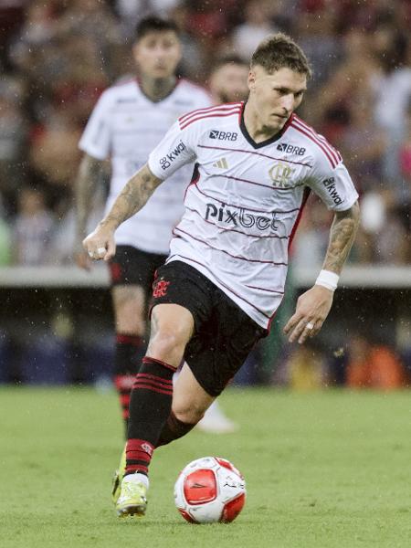 Varela, lateral-direito do Flamengo