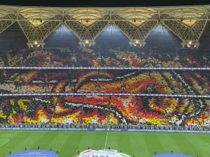 Mosaico insano, cera da torcida e sem palavrão: dia de clássico no Sauditão