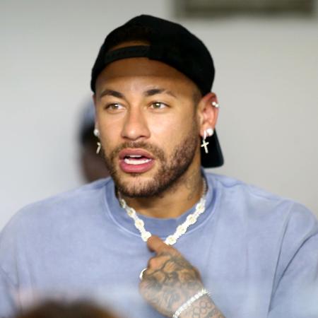 Neymar compareceu à Vila Belmiro para acompanhar Santos x Bragantino, jogo do Brasileirão Neymar compareceu à Vila Belmiro para acompanhar Santos x Bragantino, jogo do Brasileirão