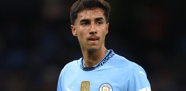 Vitor Reis ganha espaço e deve ser efetivado em elenco do Manchester City