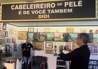 Exposição de Pelé no Maracanã transporta até local onde Rei cortava cabelo