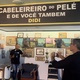 Exposição de Pelé no Maracanã transporta até local onde Rei cortava cabelo