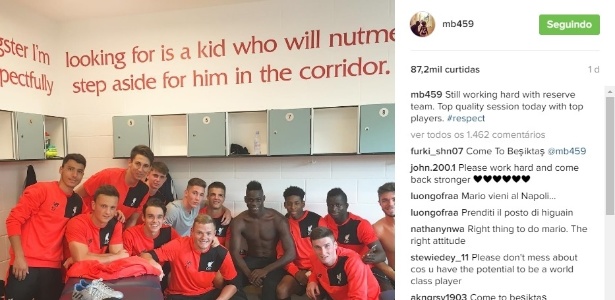 Balotelli treina ao lado de garotos do juvenil do Liverpool - Reprodução/Instagram