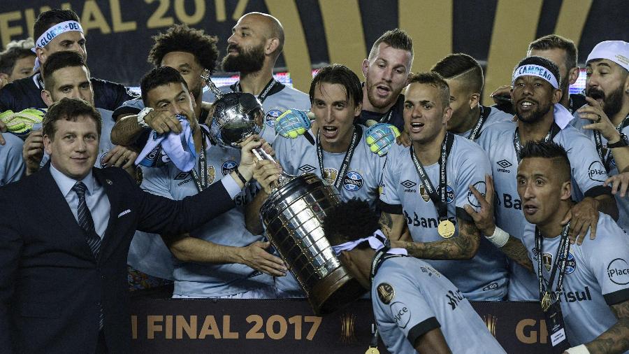 Campeão da Libertadores 2017, o Grêmio despencou em quatro anos até a Série B - AFP PHOTO / JUAN MABROMATA