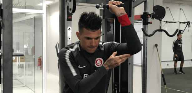 Victor Cuesta realiza exercício em reapresentação dos jogadores do Inter - Ricardo Duarte/Inter