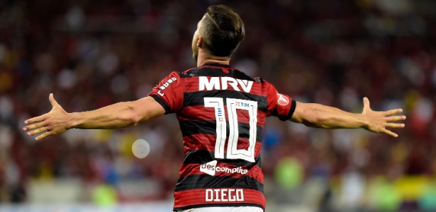 Na mira do futebol americano, Diego tem contrato até meio do ano, mas ganhou camisa 10 - Thiago Ribeiro/AGIF