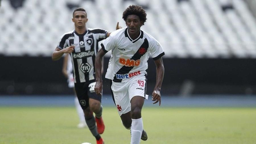 Atacante Talles Magno, de 16 anos, em sua estreia como profissional do Vasco contra o Botafogo - Rafael Ribeiro / Vasco.com.br