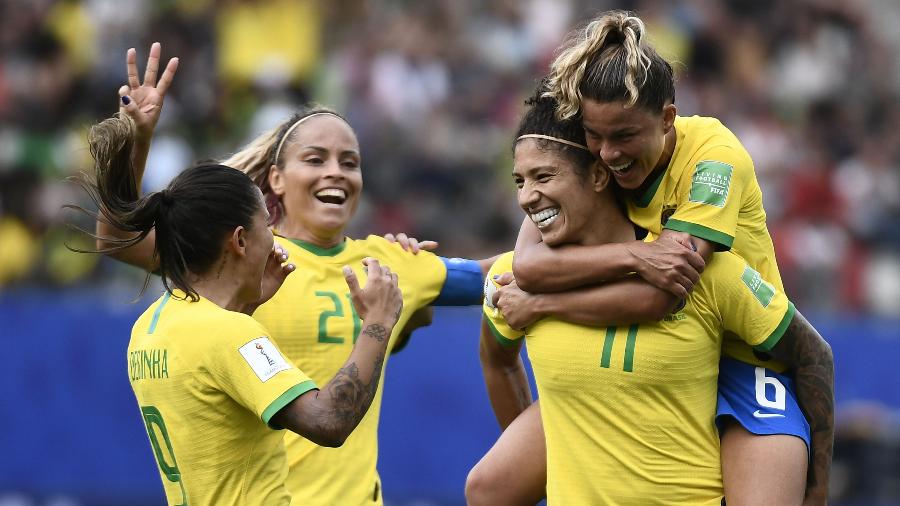 Cristiane comemora gol na estreia do Brasil na Copa do Mundo feminina em vitória de 3 a 0 sobre a Jamaica - Jeff Pachoud/AFP