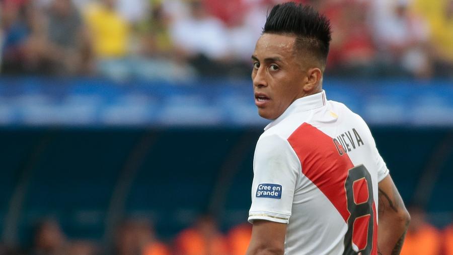 Cueva foi titular do Peru na goleada por 5 a 0 sofrida diante do Brasil e saiu aos 21 minutos do segundo tempo - Marcello Zambrana/Agif
