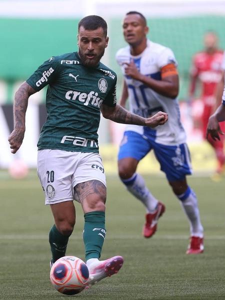 Lucas Lima, do Palmeiras, em jogo contra o Água Santa; jogador diz que está se empenhando no Palmeiras - Cesar Greco