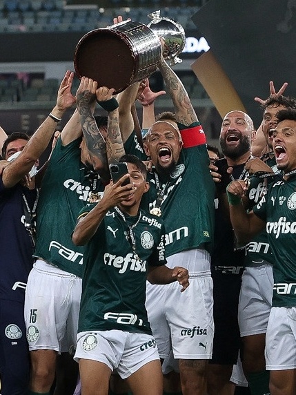 Saiu campeão do Palmeiras, não jogou nada na Europa, agora quer voltar ao  Brasil