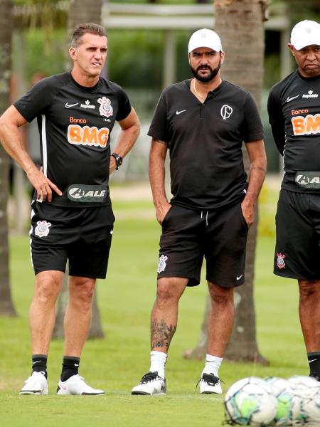Danilo, treinador do sub-23, acompanha seus jogadores em treino com o time de Vagner Mancini - Rodrigo Coca/Agência Corinthians