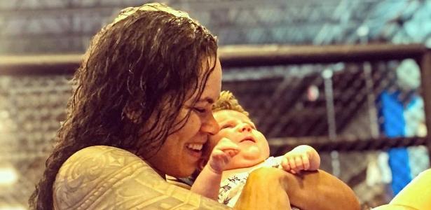 Volta ao octógono hoje | Amanda Nunes faz primeira luta após ter virado mãe: 'Vou treinar mais feliz'