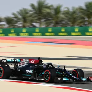 Fotos: o primeiro dia de treinos da F1 para o GP do Bahrein - Notícia de F1