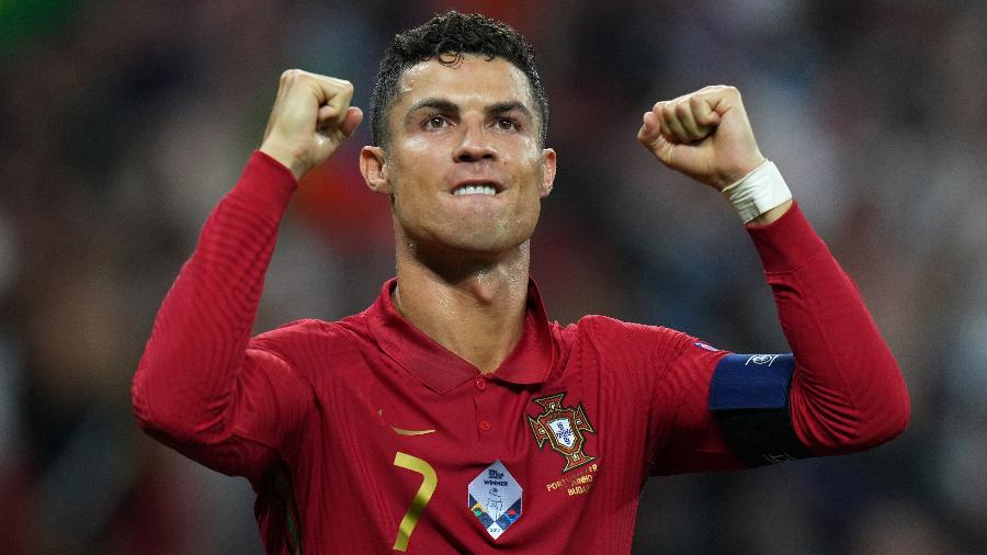 Cristiano Ronaldo comemora gol de Portugal contra a França na Eurocopa - UEFA via Getty Images