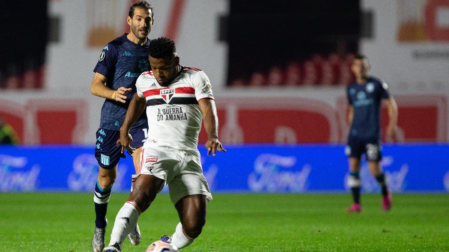 Luan, volante do São Paulo, durante duelo contra o Racing nas oitavas de final da Libertadores - Staff Images / CONMEBOL