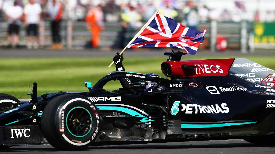 Lewis Hamilton celebra vitória no GP de Silverstone de Fórmula 1 em 2021 - Joe Portlock/Formula 1 via Getty Images