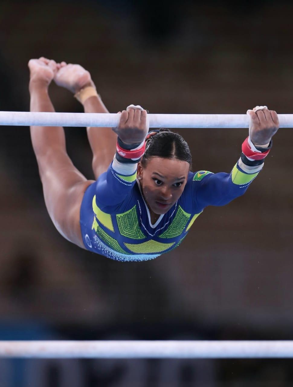 Rebeca Andrade na disputa da final do individual geral em Tóquio - Ricardo Bufolin/CBG
