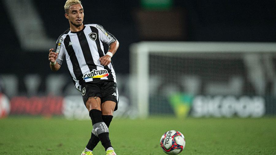 Lateral direito Rafael estreou no Botafogo na vitória sobre o Sampaio Corrêa por 2 a 0, pela 26ª rodada do Brasileirão - Jorge Rodrigues/Jorge Rodrigues/AGIF