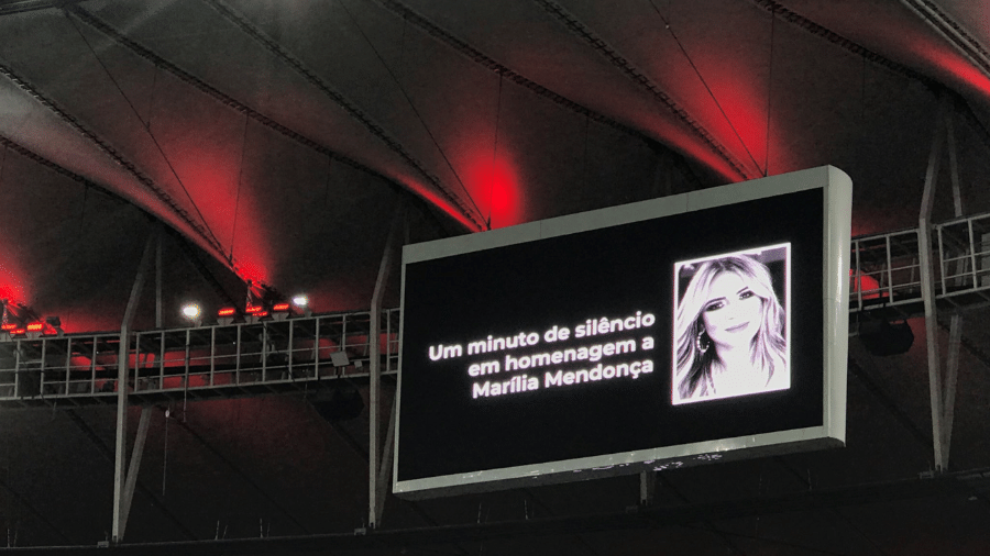 Telões do Maracanã homenageiam a cantora Marília Mendonça - Twitter