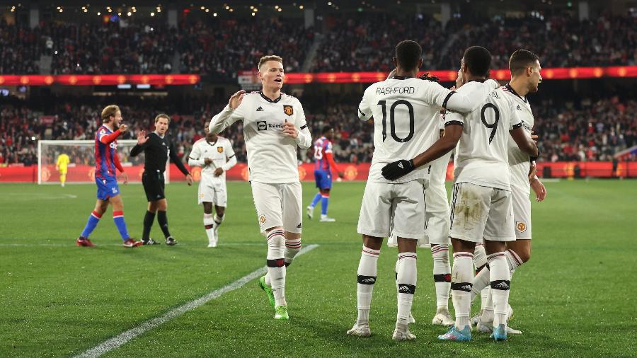 Jogadores do Manchester United comemoram gol de Martial na partida contra o Crystal Palace - Matthew Ashton - AMA/Getty Images