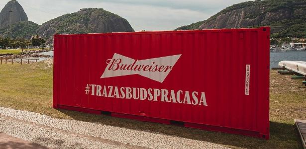 Contêiner de cervejas da Budweiser no Rio de Janeiro, em ação feita durante a Copa