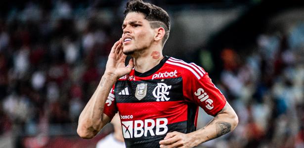 Ayrton Lucas será reavaliado no Flamengo após ausência no campo.