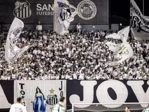 Santos revê torcida na Vila após 49 dias e usa apoio como combustível