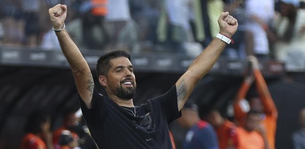 António Oliveira analisa retorno vitorioso do talentoso Corinthians no futebol brasileiro.