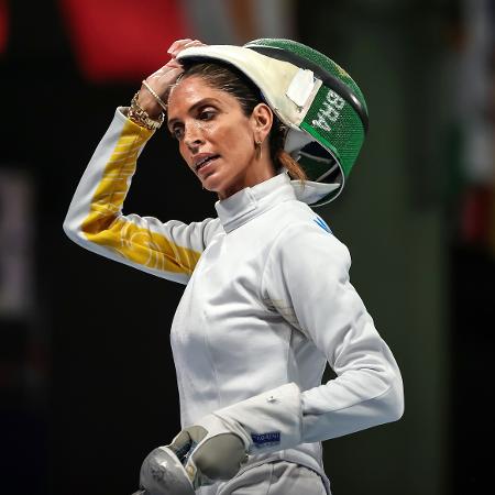 Nathalie Moellhausen durante prova de esgrima de espada nos Jogos Olímpicos de Paris