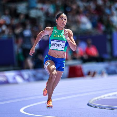 Ana Carolina Azevedo durante a repescagem dos 200m rasos nas Olimpíadas de Paris