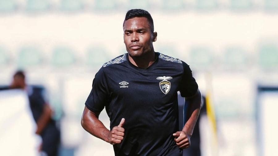 Alex Sandro tem treinado em Portugal nas instalações do Portimonense