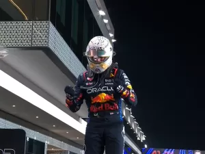 Max Verstappen surpreende com pole no Qatar e depois é punido e larga em 2º