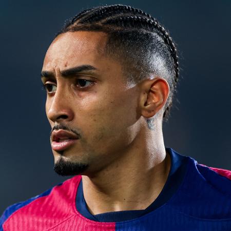 Raphinha tem contrato com o Barcelona até 2027 Raphinha tem contrato com o Barcelona até 2027