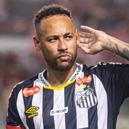 Neymar reage aos gritos da torcida do CRB após eliminação do Santos na Copa do Brasil - Itawi Albuquerque/AGIF