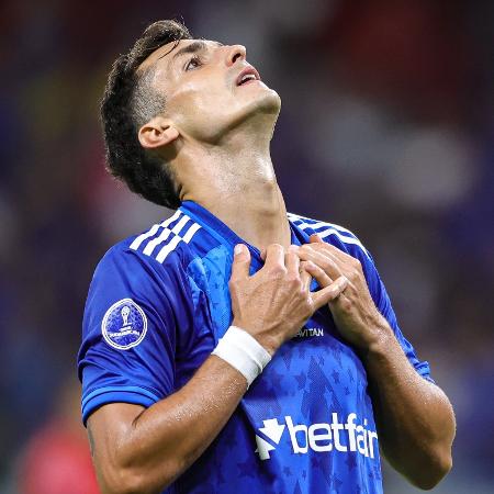 Dinenno sofreu com lesões em sequência durante passagem pelo Cruzeiro Dinenno sofreu com lesões em sequência durante passagem pelo Cruzeiro