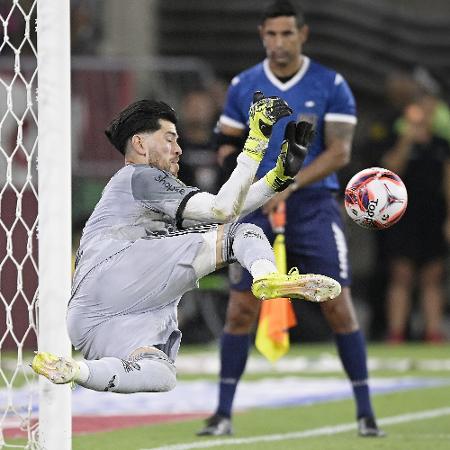 Preparador de goleiros do Flamengo explica 'cola' a Rossi