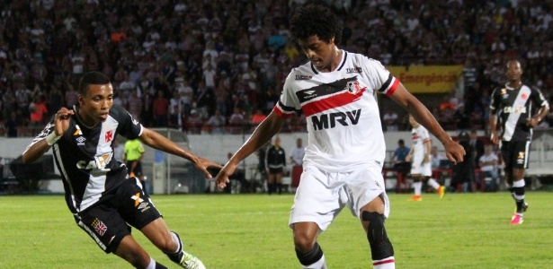 Keno assina contrato de quatro temporadas com o Santos e reforça o time em 2017 - Carlos Gregório Jr/Vasco.com.br
