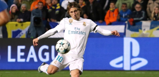 Luka Modric em ação pelo Real Madrid durante jogo contra o Apoel - Yiannis Kourtoglou/Reuters