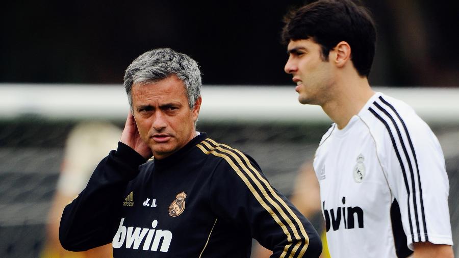 José Mourinho e Kaká conversam na época que o jogador e o técnico defendiam o Real Madrid - Kevork Djansezian/Getty Images