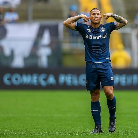 Jael celebra gol do Grêmio contra o Botafogo em duelo pelo Brasileirão - LUCAS UEBEL/GREMIO FBPA