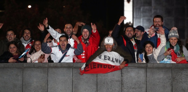 Torcedores recepcionam a delegação do River Plate na chegada a Madri - REUTERS/Susana Vera - REUTERS/Susana Vera